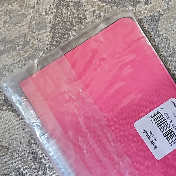 Gifted NIP Kate Spade Dark Pink Wristlet - Picture 7 of 10